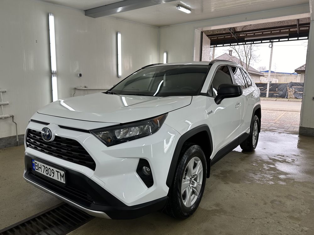 Toyota RAV4 2021 год