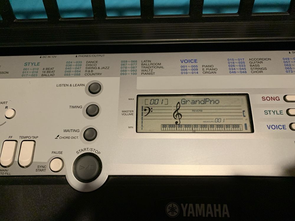 Orgão digital preto marca Yamaha