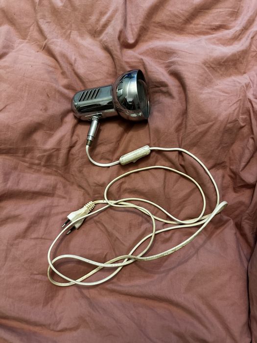 Lampka srebrna z włącznikiem do przykręcenia ns wtyczkę