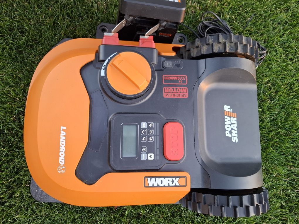 WORX Landroid M700 WR142E robot koszący do 700m2
WR142E | do 700 m²