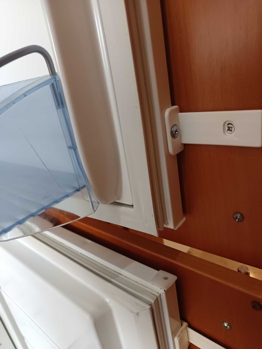 Frigorífico combinado de encastre AEG