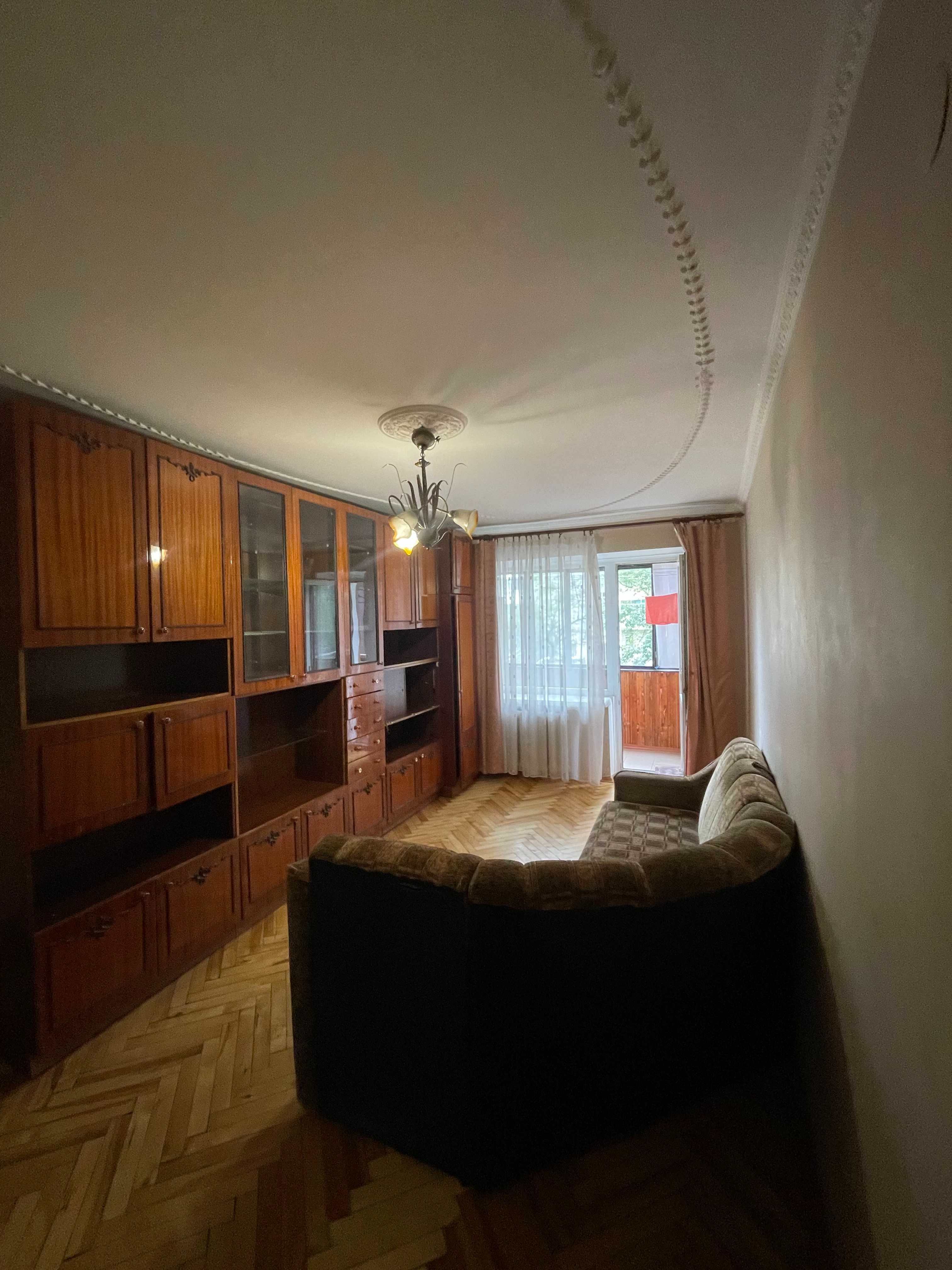 Продаж 2кім квартири по вул Роксоляни 55тис уо