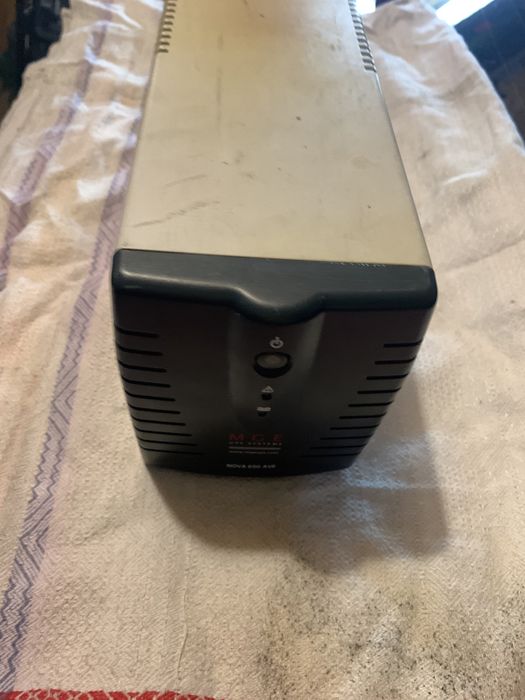 Бесперебойник инвертор 12. 220 на ремонт или запчасти