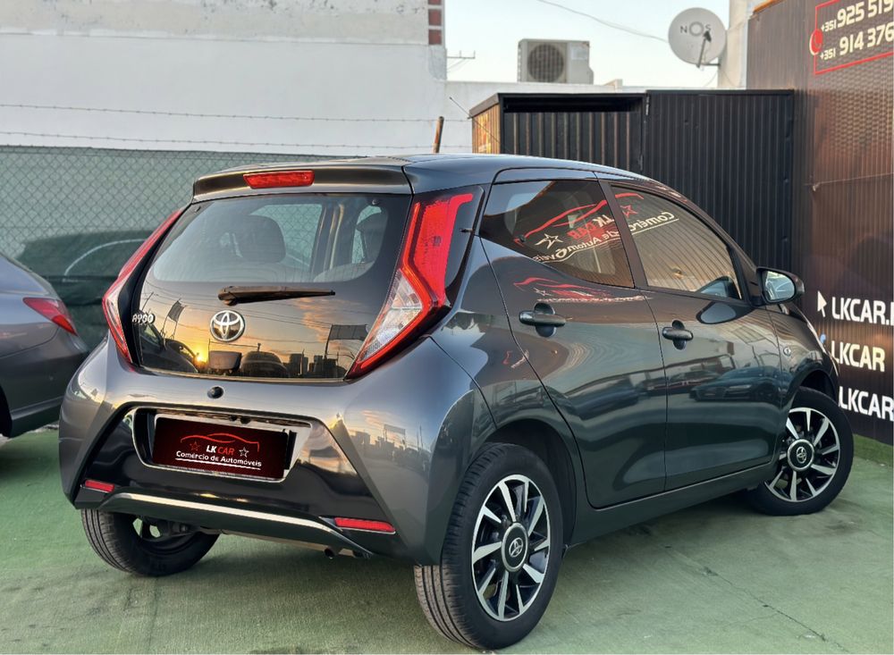 Toyota Aygo 1.0 X-Play +  X-touch  ‘ GARANTIA ‘