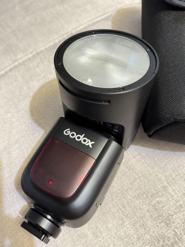 Спалах накамерний «Godox v1»
