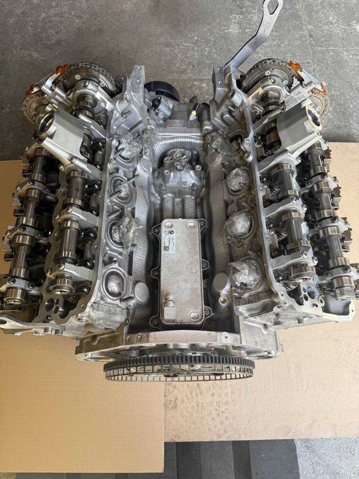 Двигатель мотор голый 4.4 Бензин Range Rover Vogue 2023г.  N63B44E