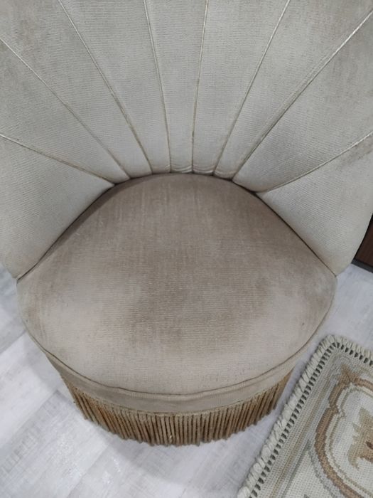 Poitrona beij para  quarto em bom estado