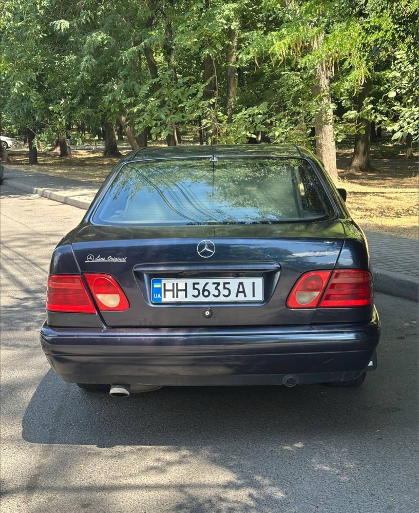 Mercedes-Benz W210