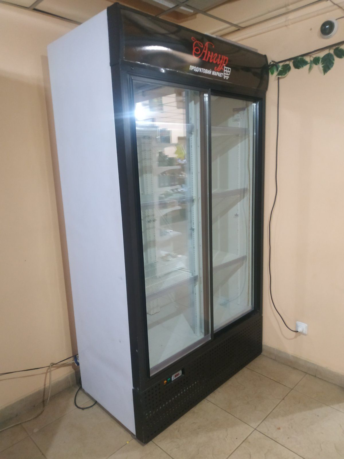 Холодильник для магазину