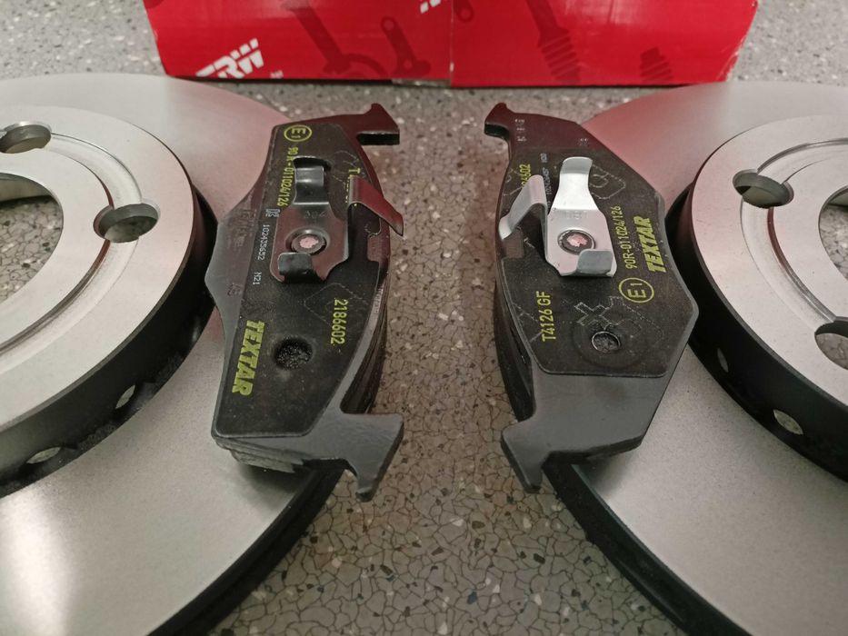 Skoda Fabia 1/2,Polo 02- Tarcze hamulcowe przód 239mm+klocki kpl.>