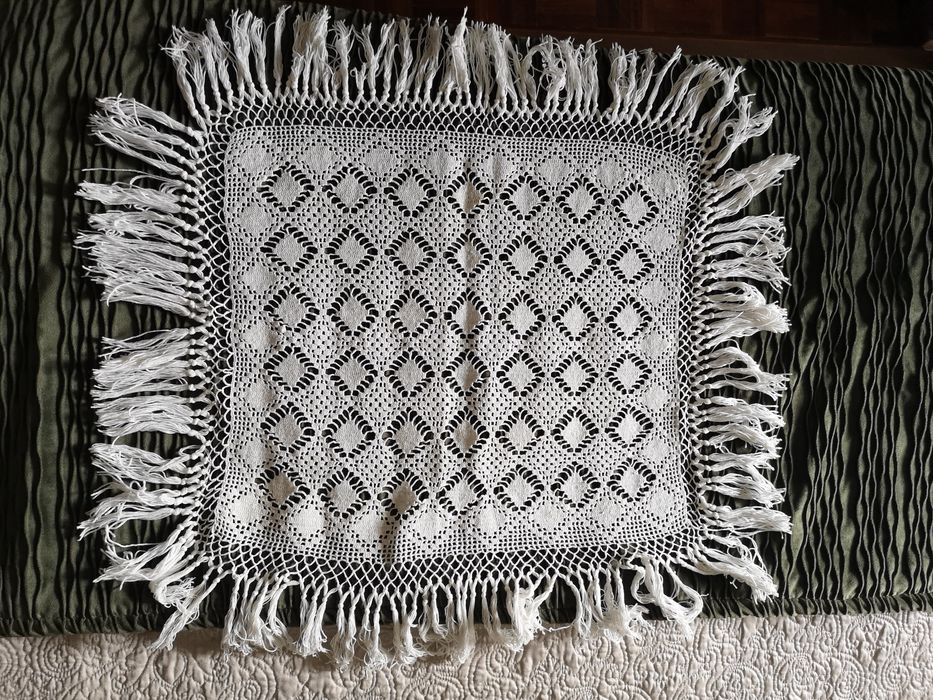 Antiguidades: naperons de crochet, freiras de Cucujães