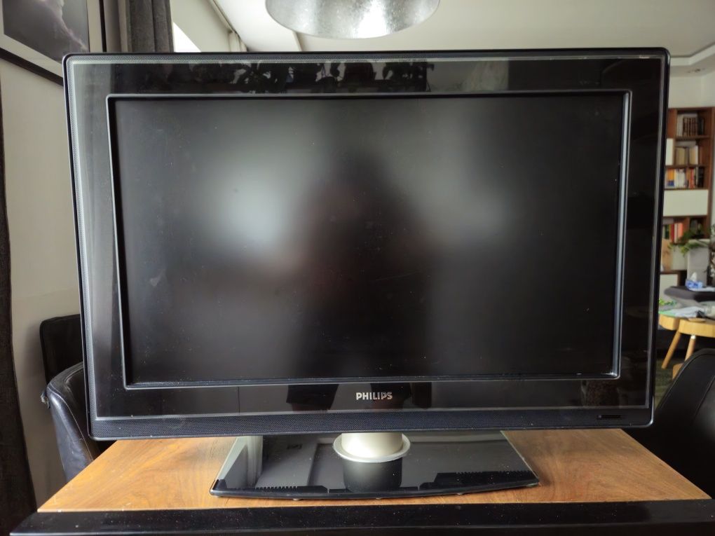 Telewizor Philips LCD 32 cale 3xHDMI Scart YPbPr