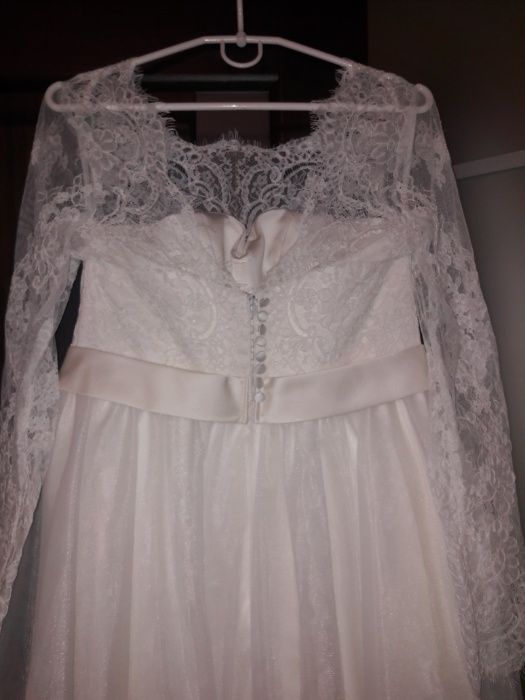продам весільну сукню
