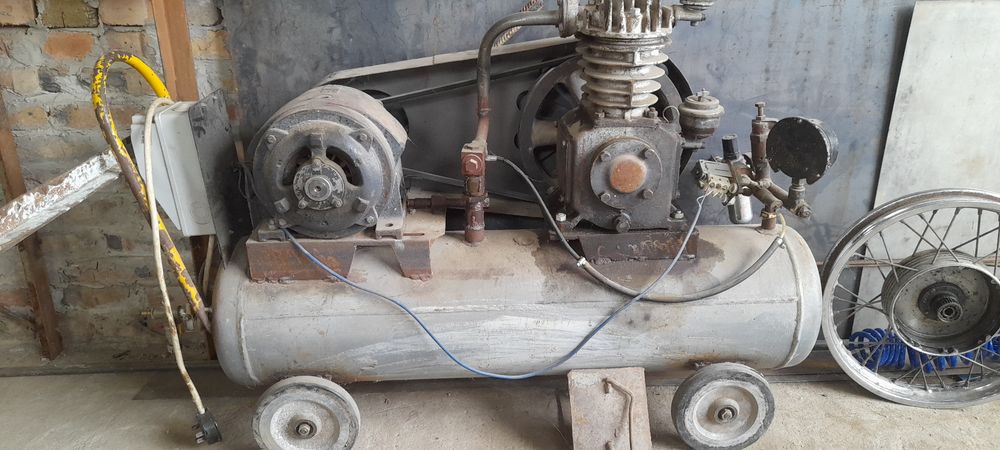 Продам повітряний компресор.