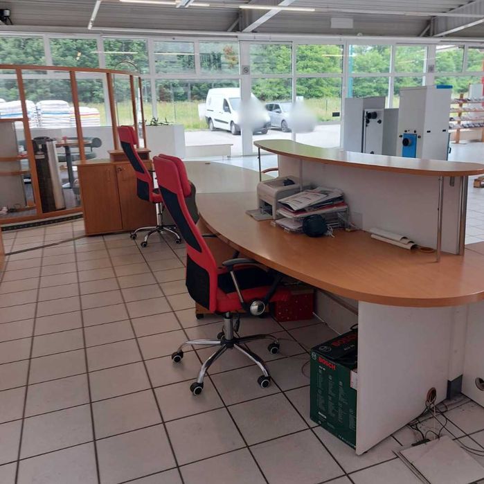 Lada sklepowa wraz z biurkami stan Bardzo dobry