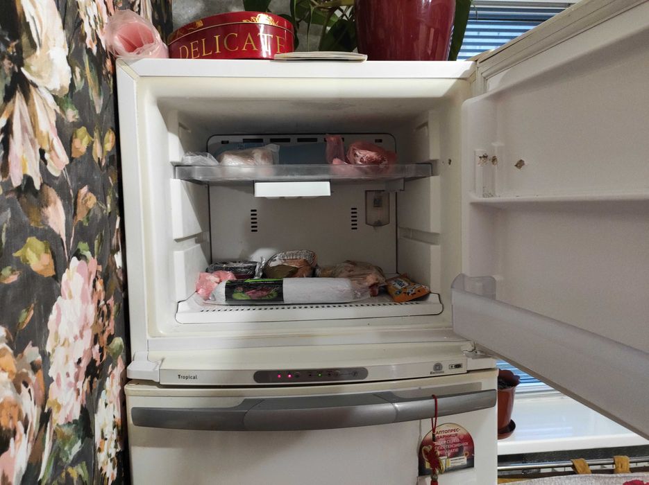 Холодильник Whirlpool ARC4020 Class T