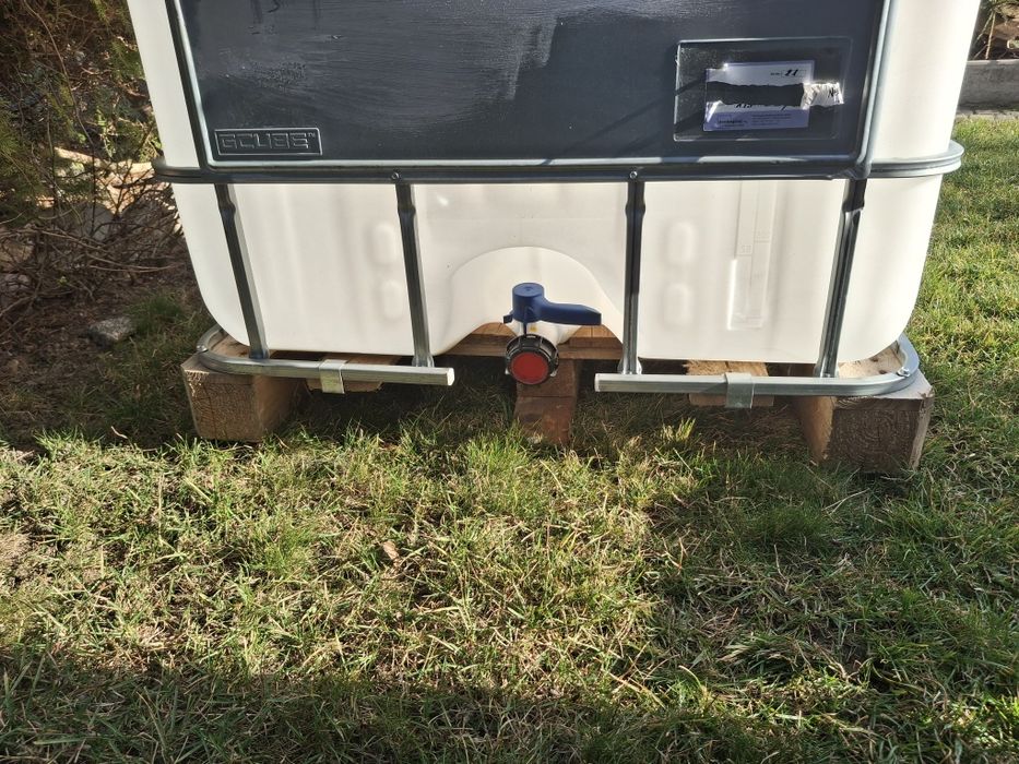 Mauzer 1000l- zbiornik na wodę.