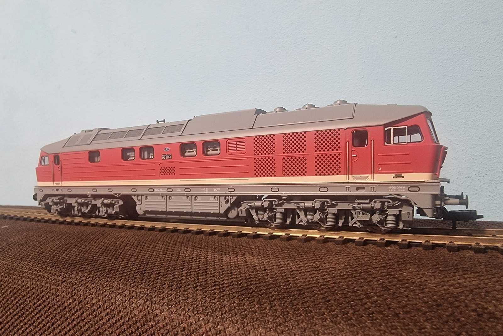 Lokomotywa spalinowa BR 142 PIKO 52765 DCC Dźwięk