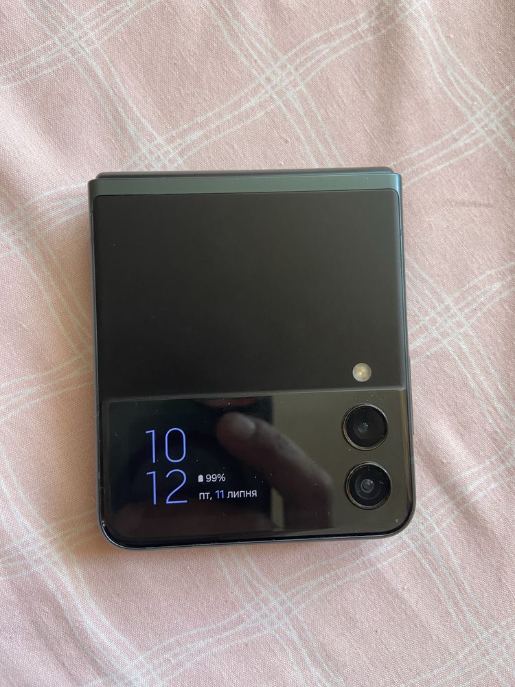Самсунг Galaxy Z Flip3 5G