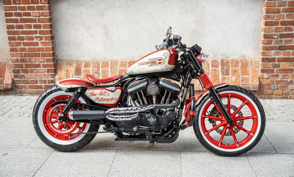 Harley-Davidson Sportster Iron 883 MUERTOS bobber full custom od Nine Hills Motorcycles