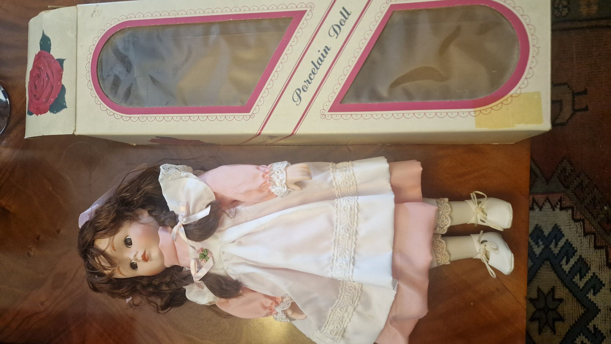 Boneca de porcelana antiga