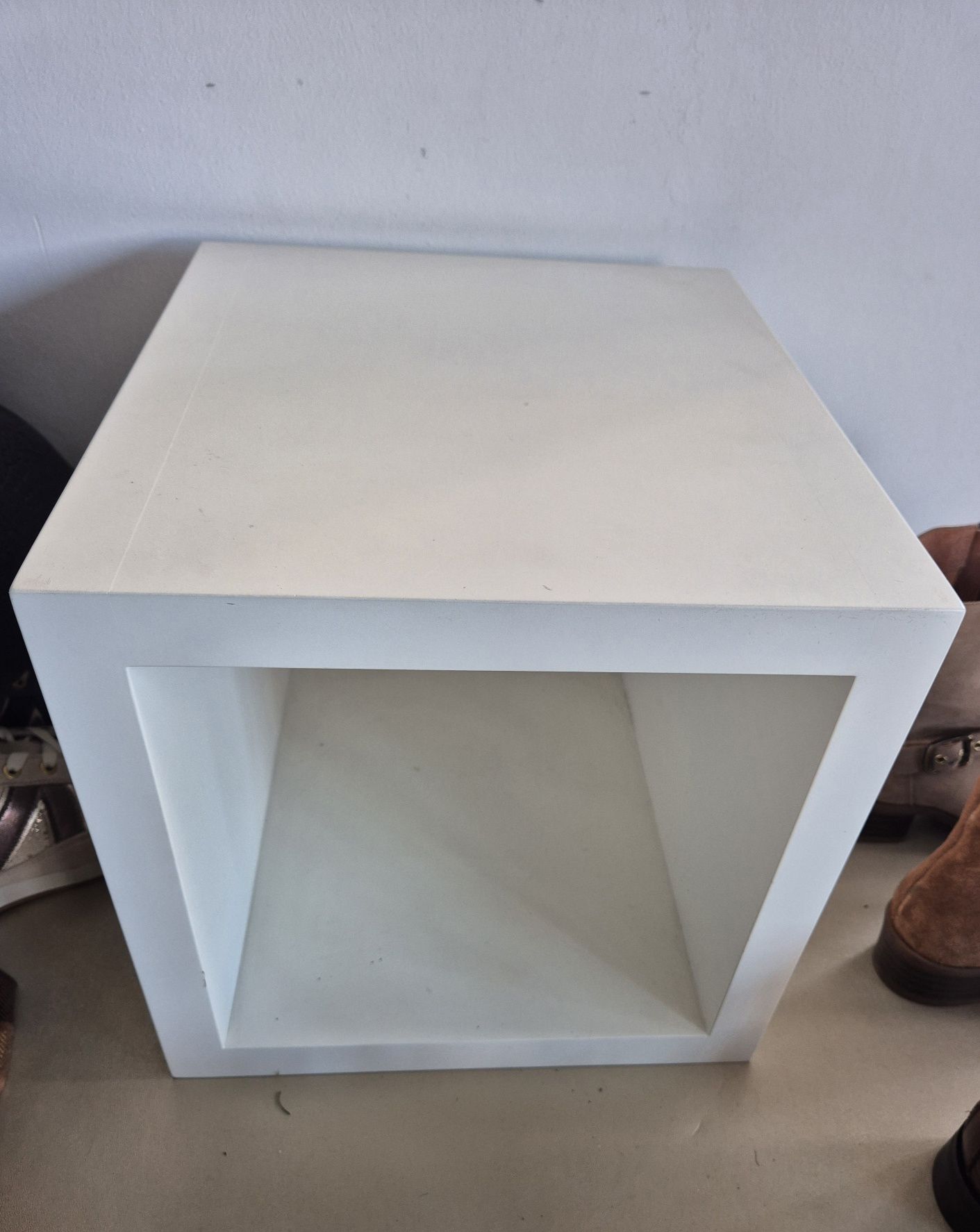 Cubos lacados para decoração de lojas