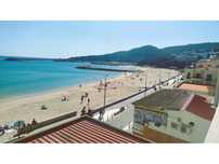 Prédio na 1ª linha da praia