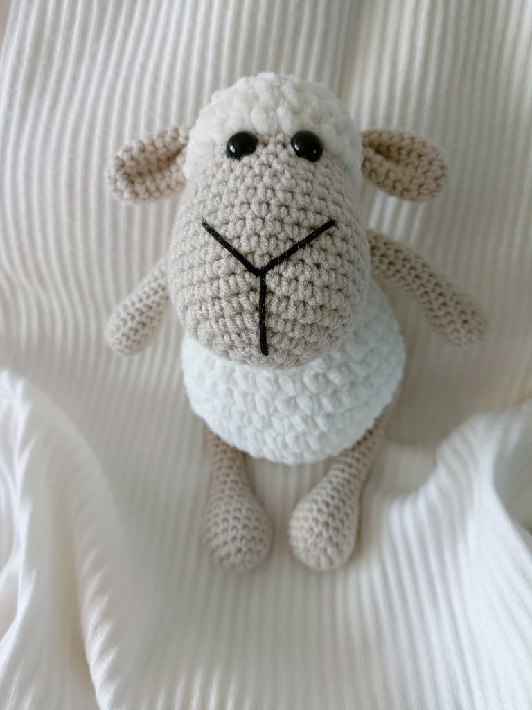 Maskotka owieczka 23 cm handmade