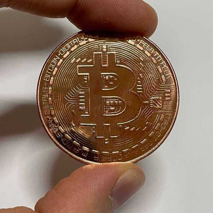 Bitcoin moneta kolekcjonerska kryptowaluta kolor brązowy bronz