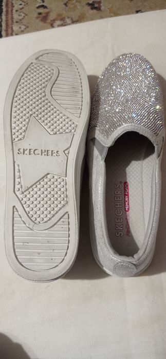Сліпоны SKECHERS. Нові. Натуральна шкіра.