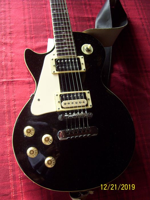 gitara - leworęczna z futerałem sztywnym