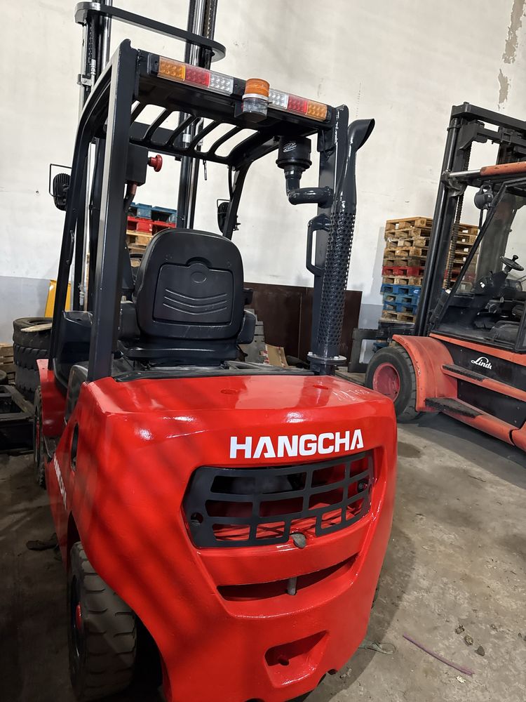 Empilhador Hancha 2500 kgrs diesel triplex elevacao livre e deslocador