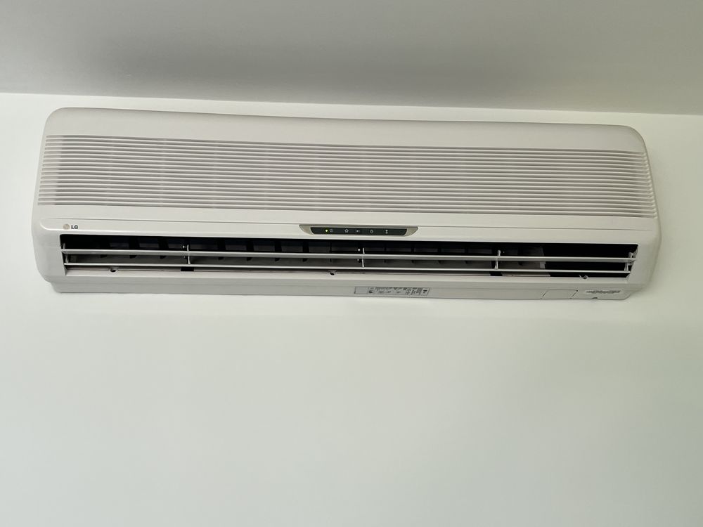 Ar condicionado (1 unid exterior + 3 interiores)