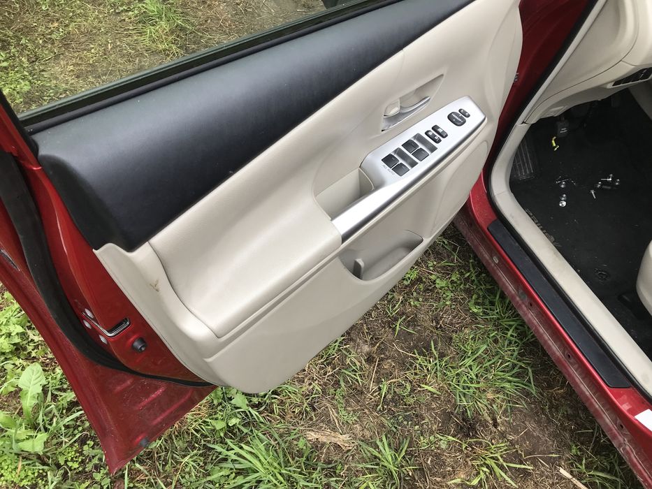 Fotele i boczki skóra Toyota prius plus