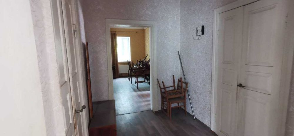 Продається двоповерховий будинок біля ЖД вокзалу