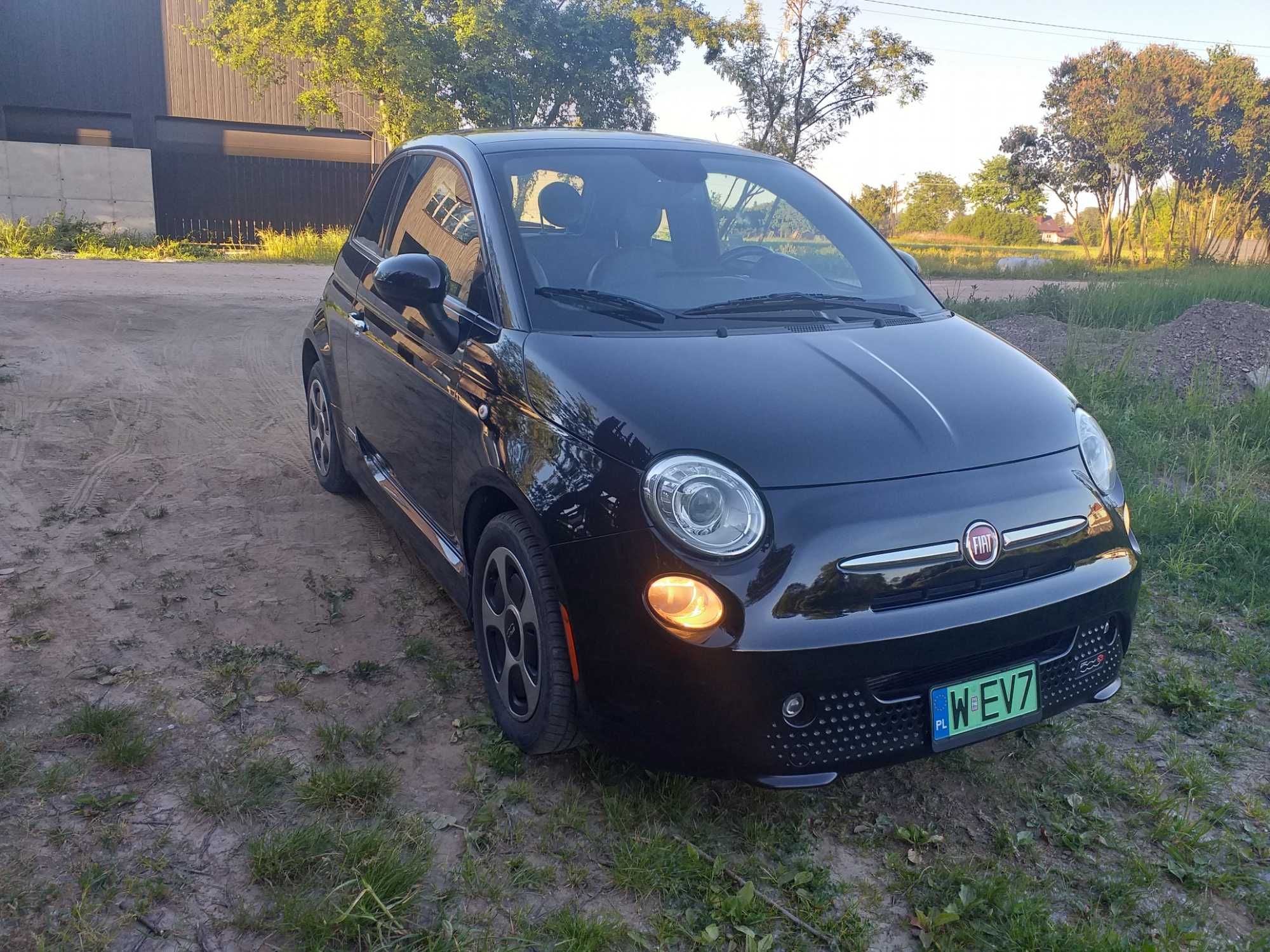 Fiat 500E bezwypadkowy.