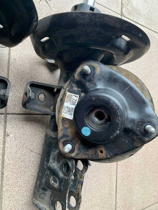 Амортизаторы, стойки передние Toyota Camry VX70