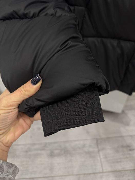 Чорна куртка пуфер пуховик