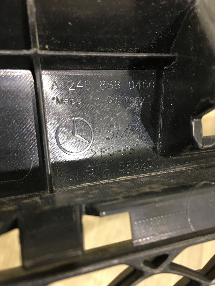 Решетка радиатора Гриль Mercedes B W246 / 2015-2019 г./ A2468880460