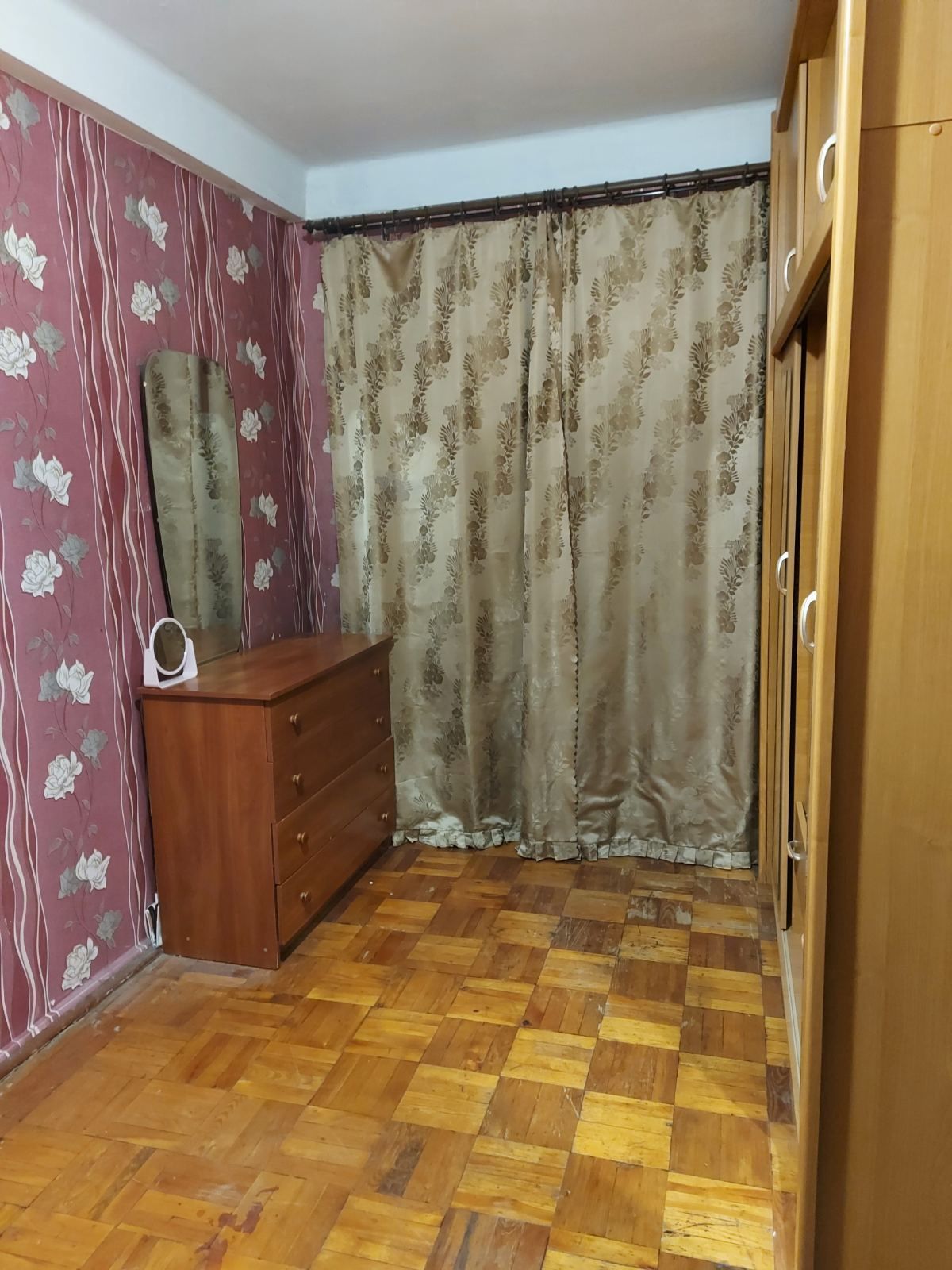 Собственник. Сдам 3х комн. 3/5. Космос.