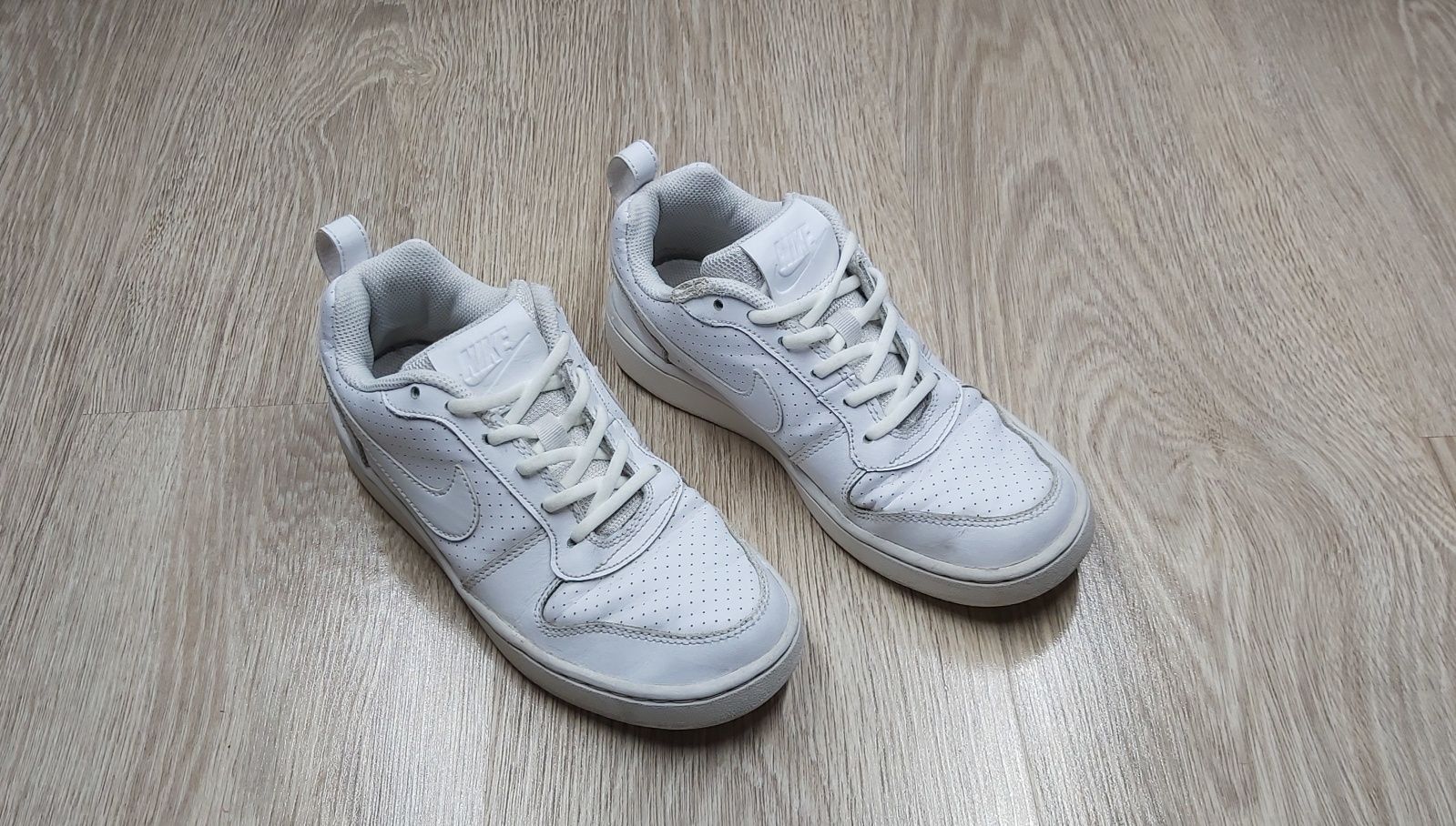 Nike sneakersy buty białe sport eu 36 cm 22 .5 ( 23 )
