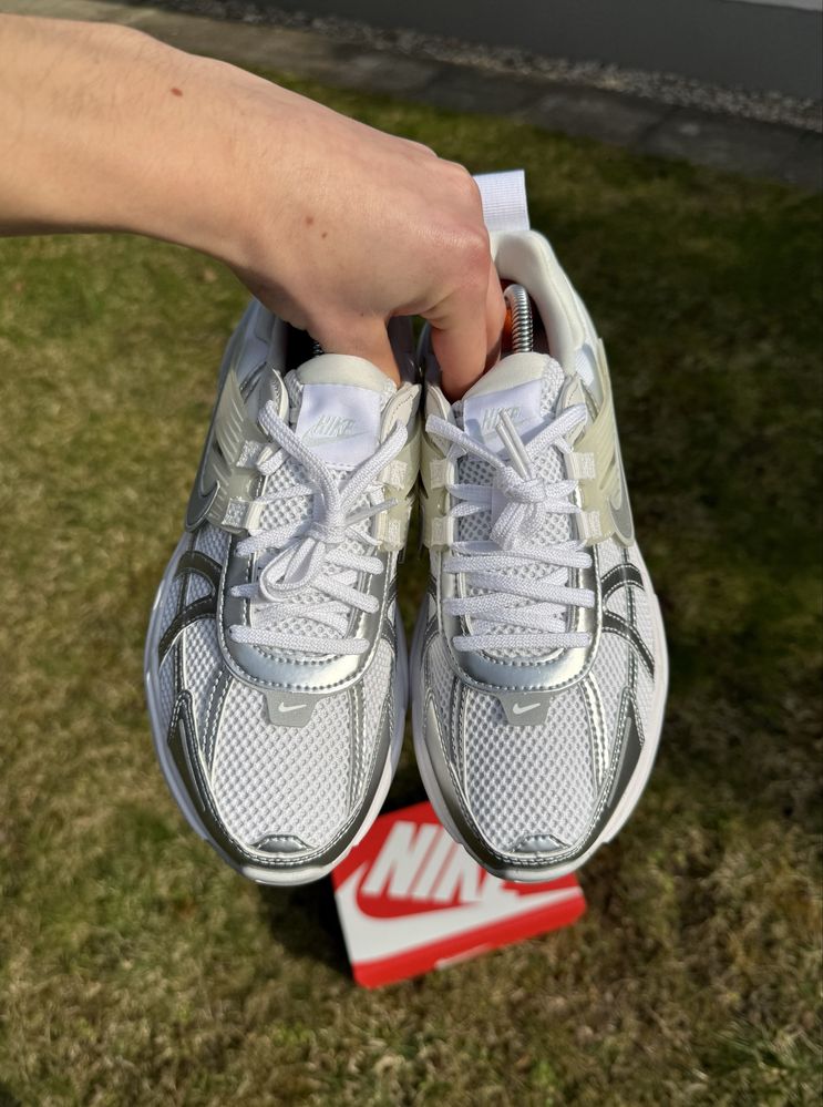 Nike V2K Run damskie sportowe buty sneakersy do biegania biegówki Y2K