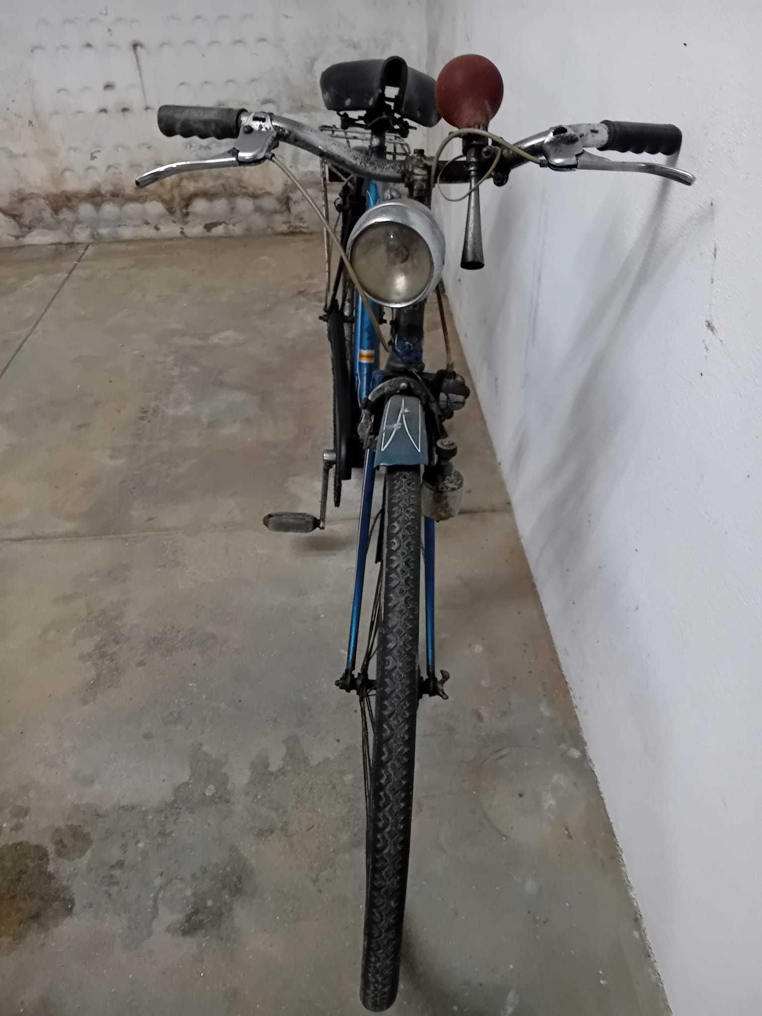 Bicicleta anos 50 - Tipo pasteleira c/ matrícula e documento da mesma