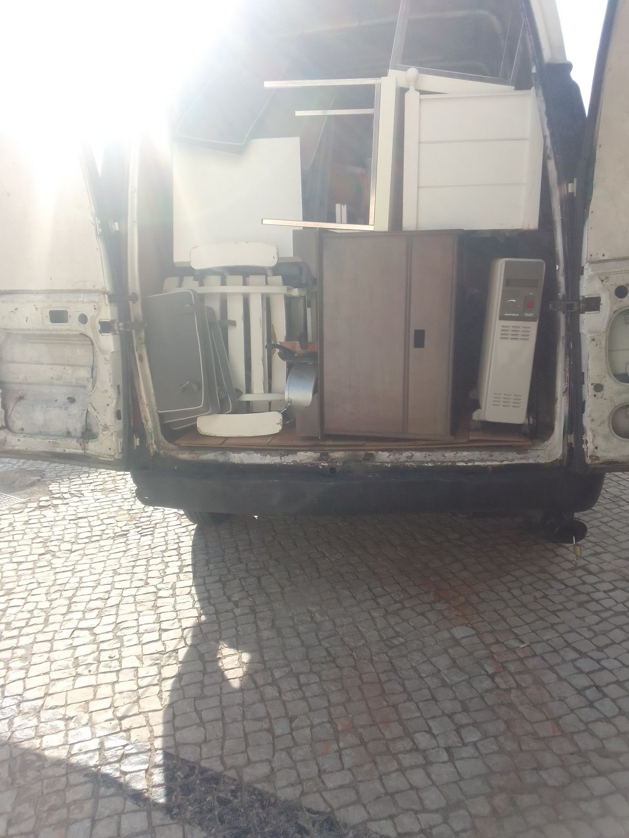 Mudanças e Transportes 24h/ Limpezas de monos