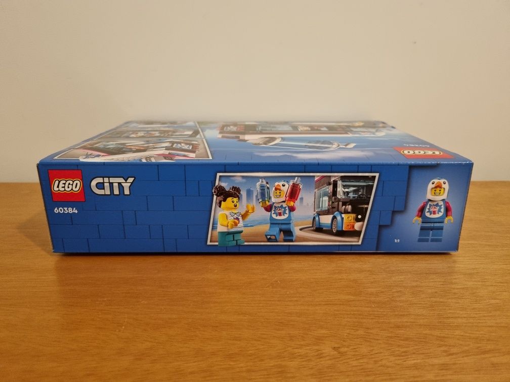 LEGO City 60384 - Carrinha Pinguim de Granizados.