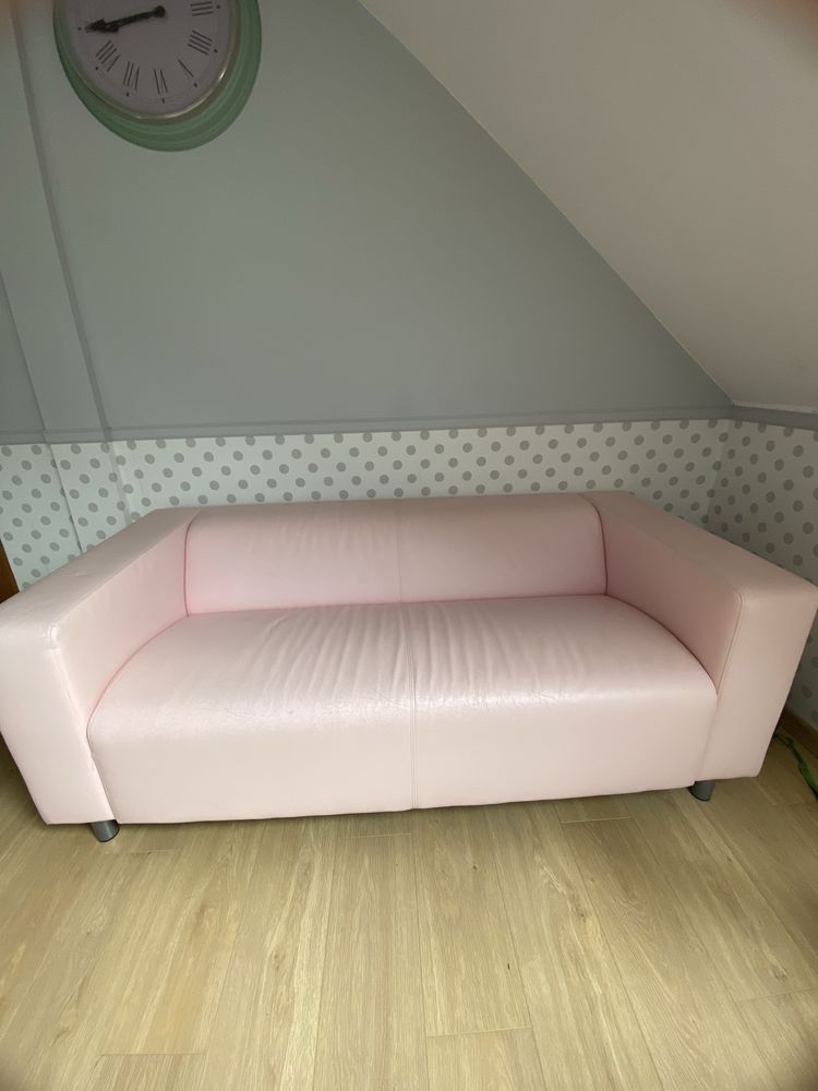 Sofa Ikea, różowa. Wymiary  dl 177cm, szerokość 85cm, wysokość 65.