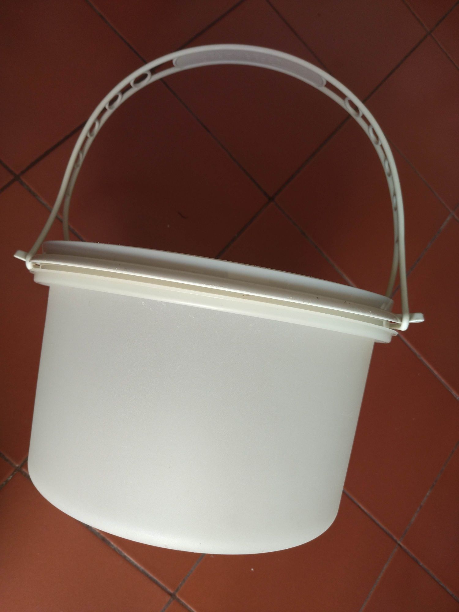 Tupperware bolo grande