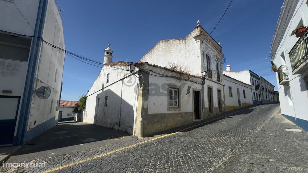 Moradia Senhorial com 18 divisões para remodelar, Castro Verde