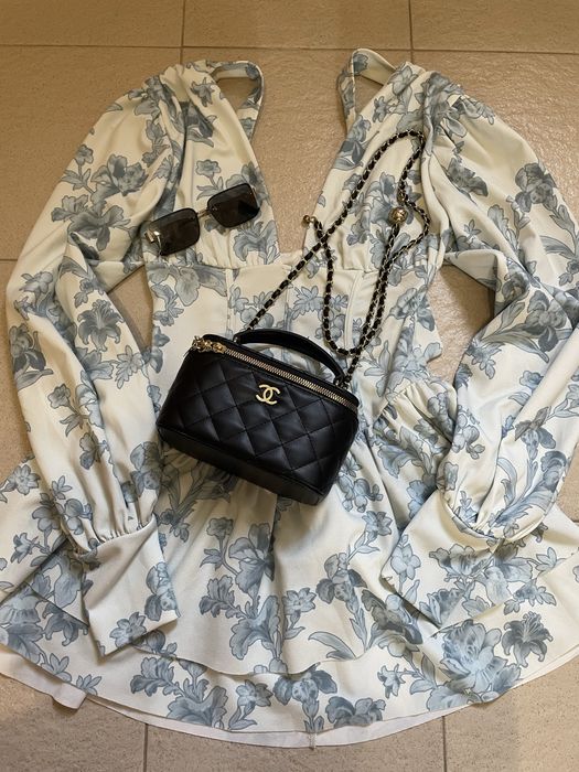 Платье с голубым цветочным принтом