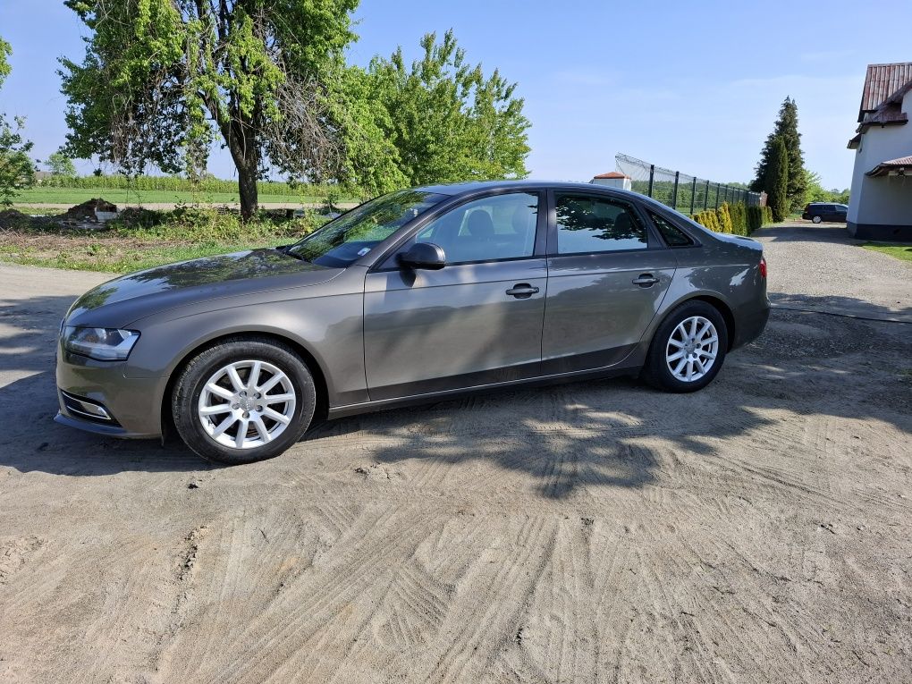 Audi a4  b8 2.0 tdi sedn